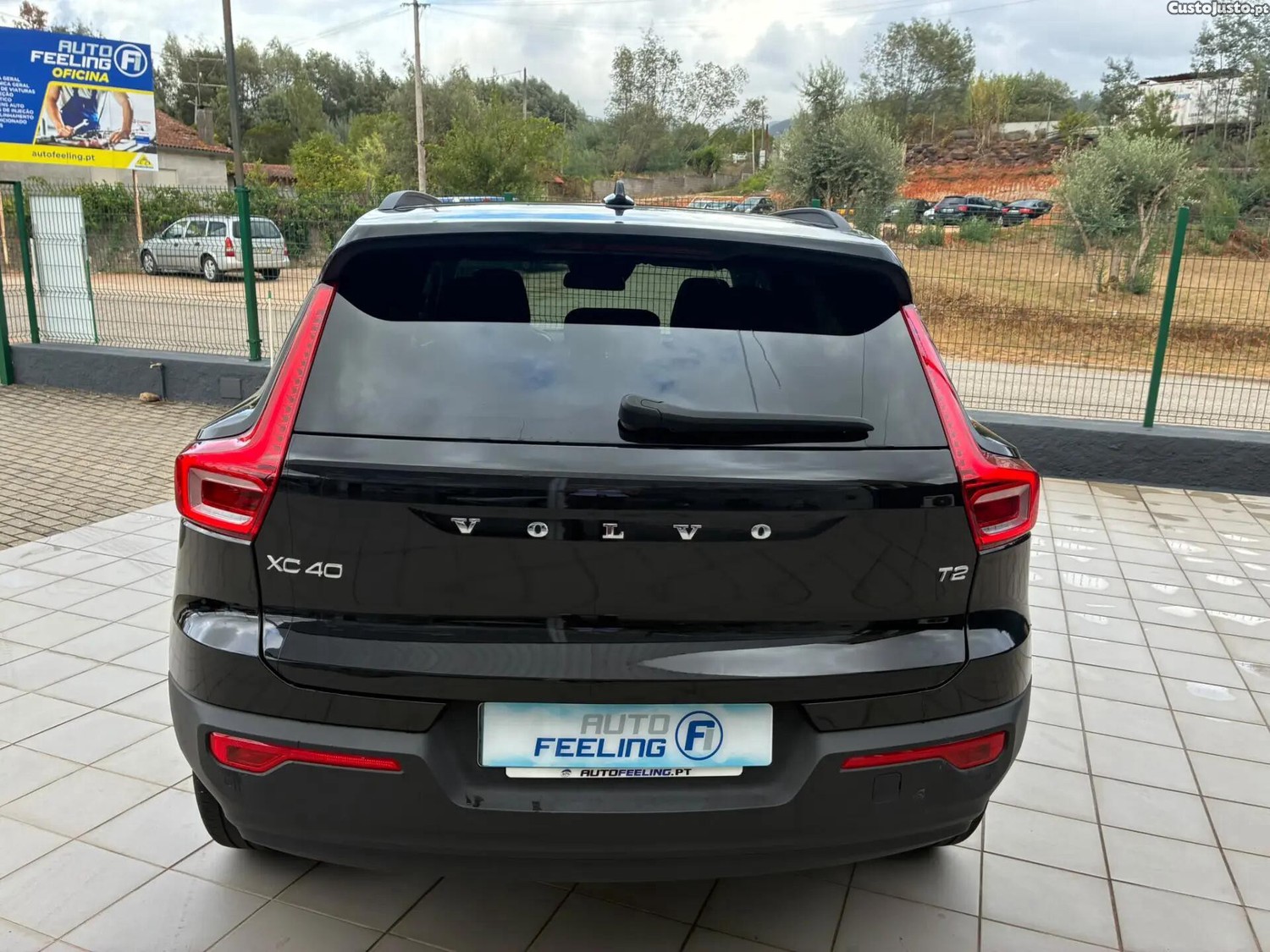 Volvo XC 40 1.5 T2 Momentum Plus Geartronic — fotografia 26