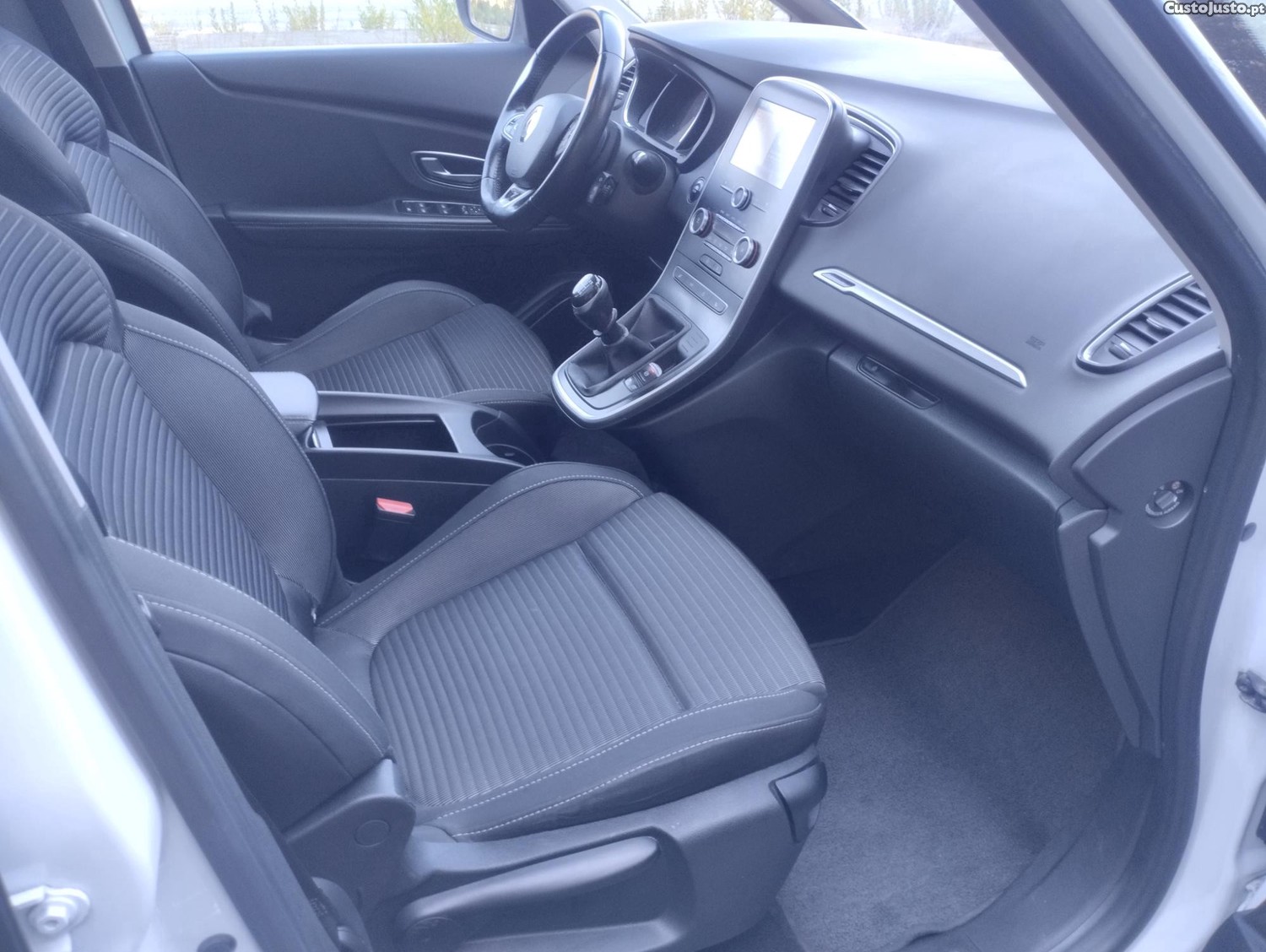 Renault Grand Scénic 1.6 DCI 130cv Intens - 7 lugares - Teto Panorâmico - C/ Garantia — fotografia 15