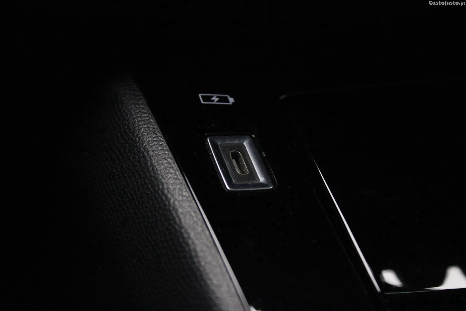 Peugeot e-2008 GT — fotografia 16