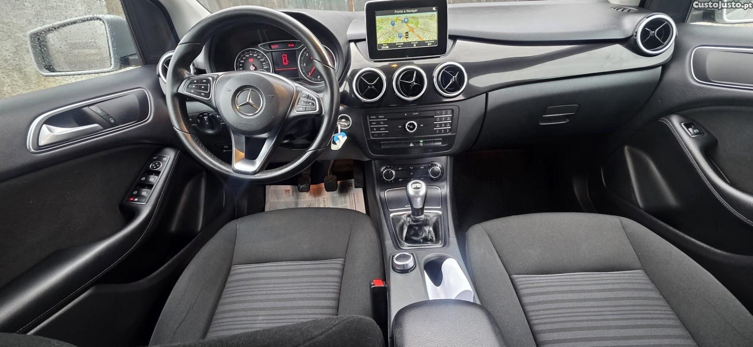 Mercedes-Benz B 180 CDI BlueEFFICIENCY Edition Style — fotografia 4
