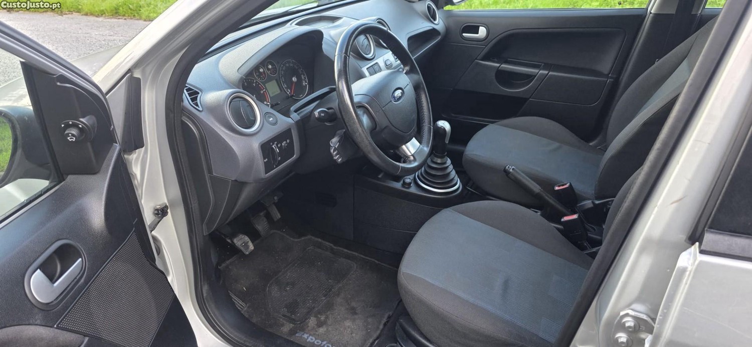 Ford Fiesta 1.4 TDCi Trend — fotografia 3