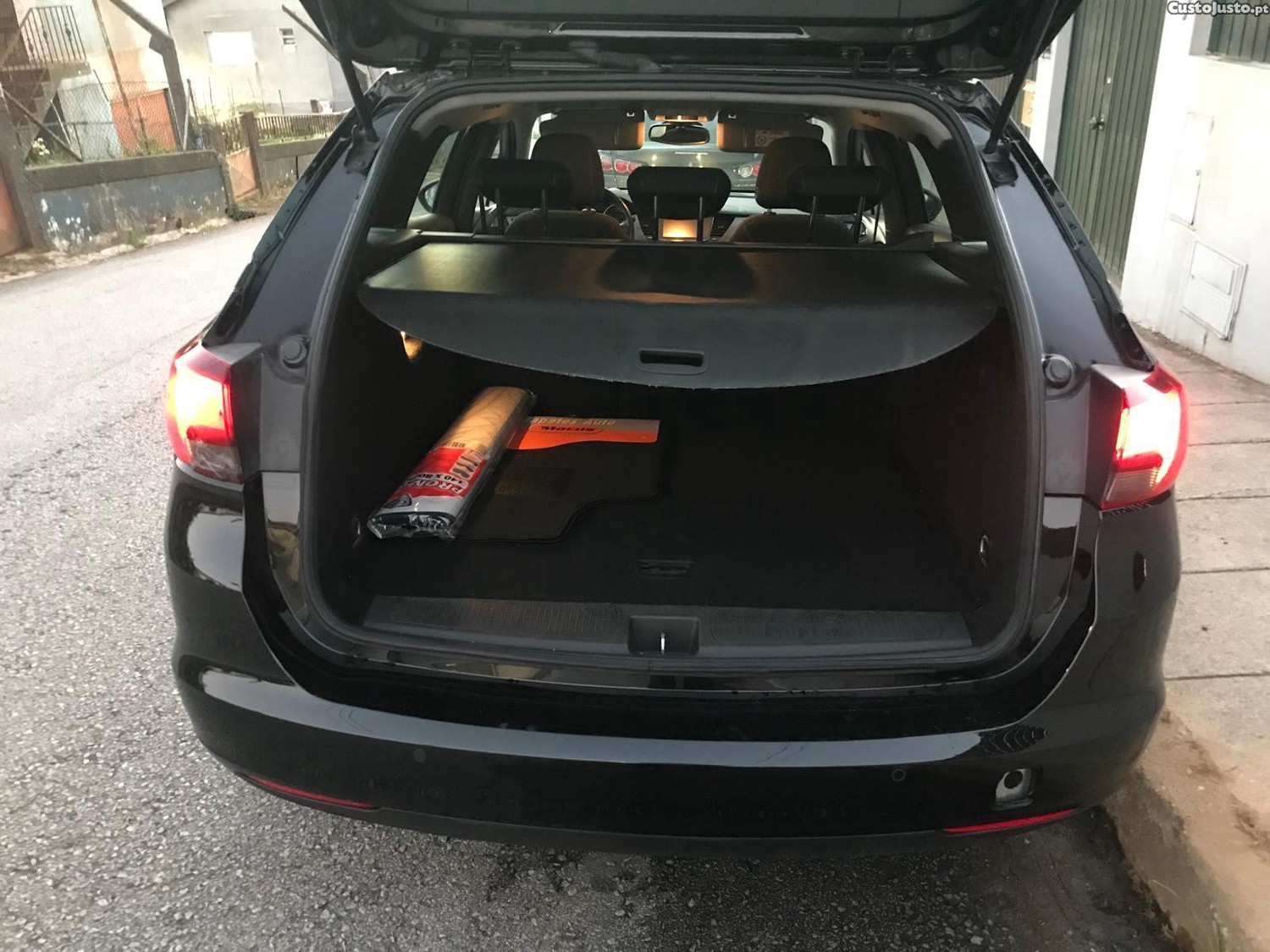Opel Astra Sports tourer — fotografia 4