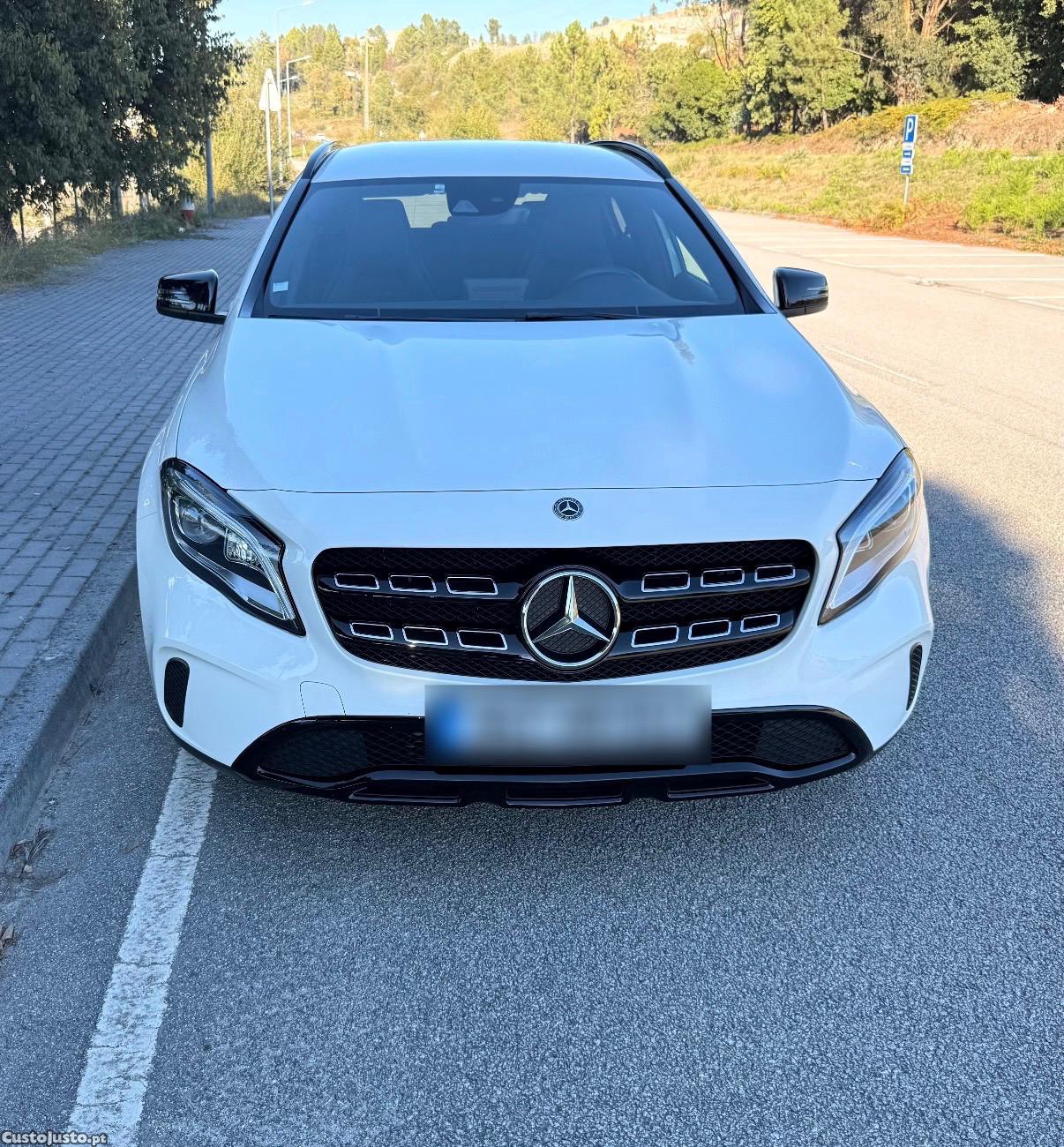 Mercedes-Benz GLA 200 SUV - 19 foto 2