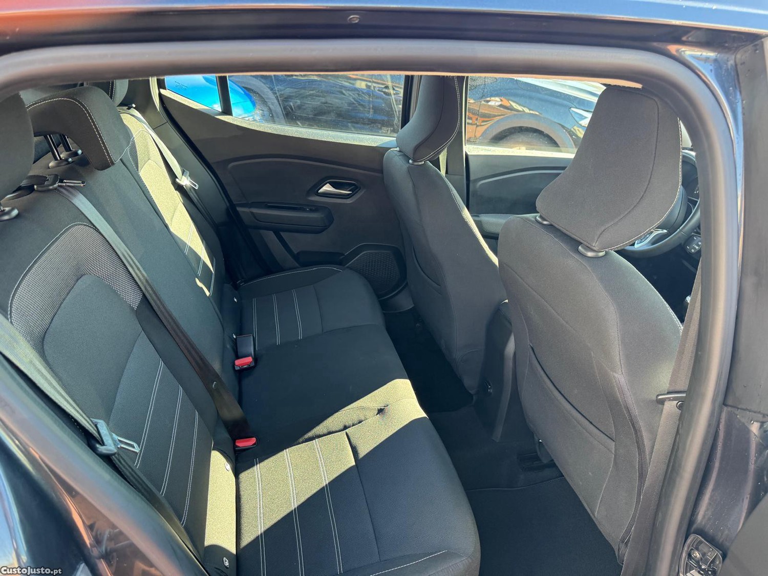 Dacia Sandero 1.0 SCe Comfort — fotografia 12