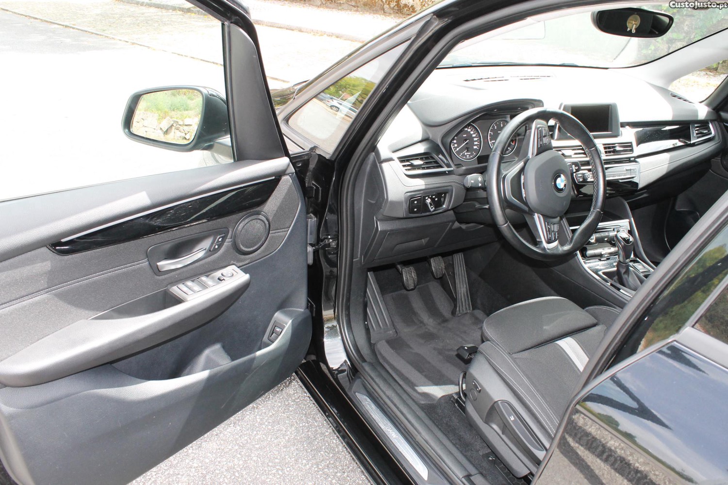BMW 216 Active Tourer Line Sport — fotografia 12
