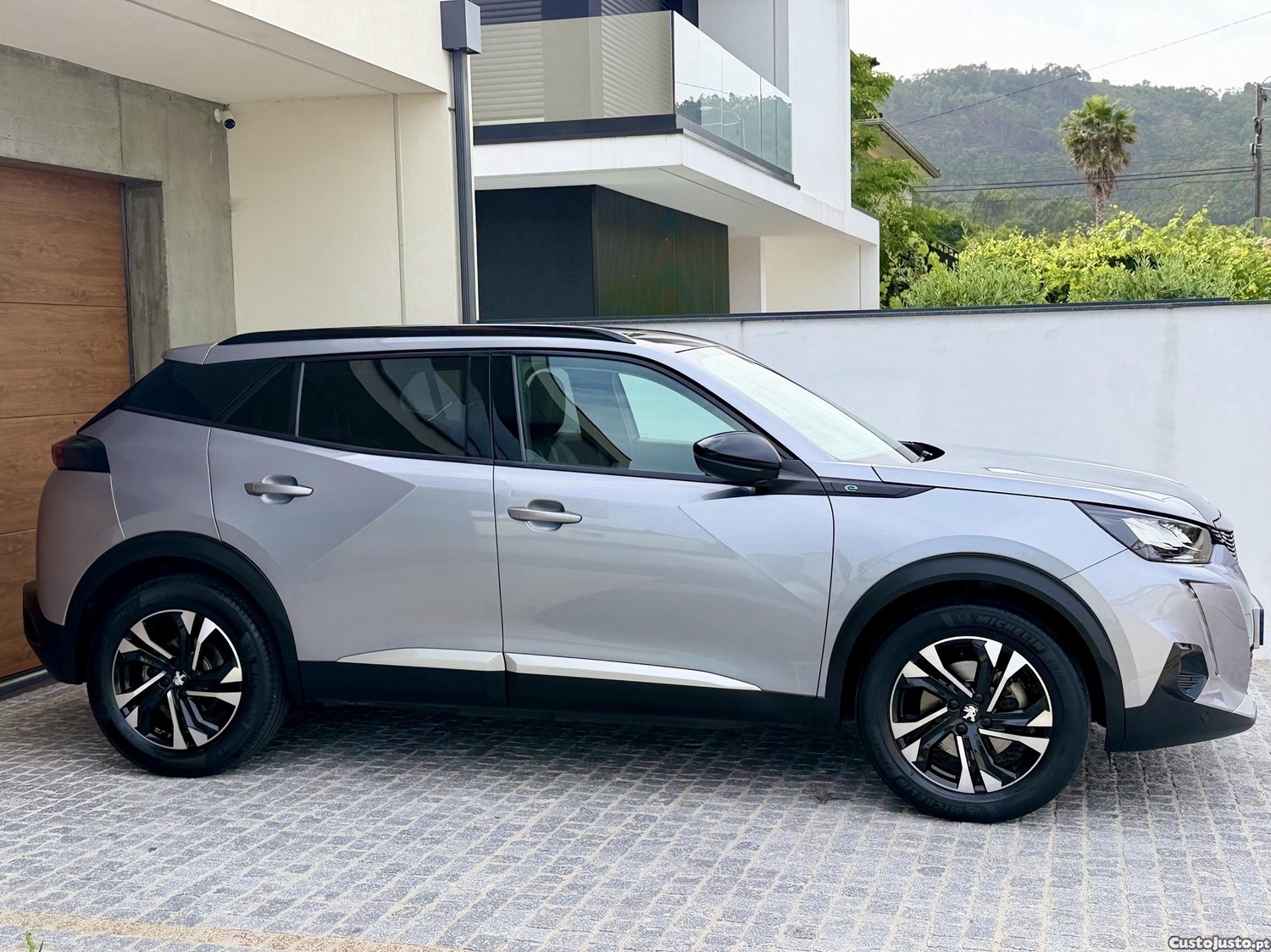 Peugeot e-2008 Allur — fotografia 4