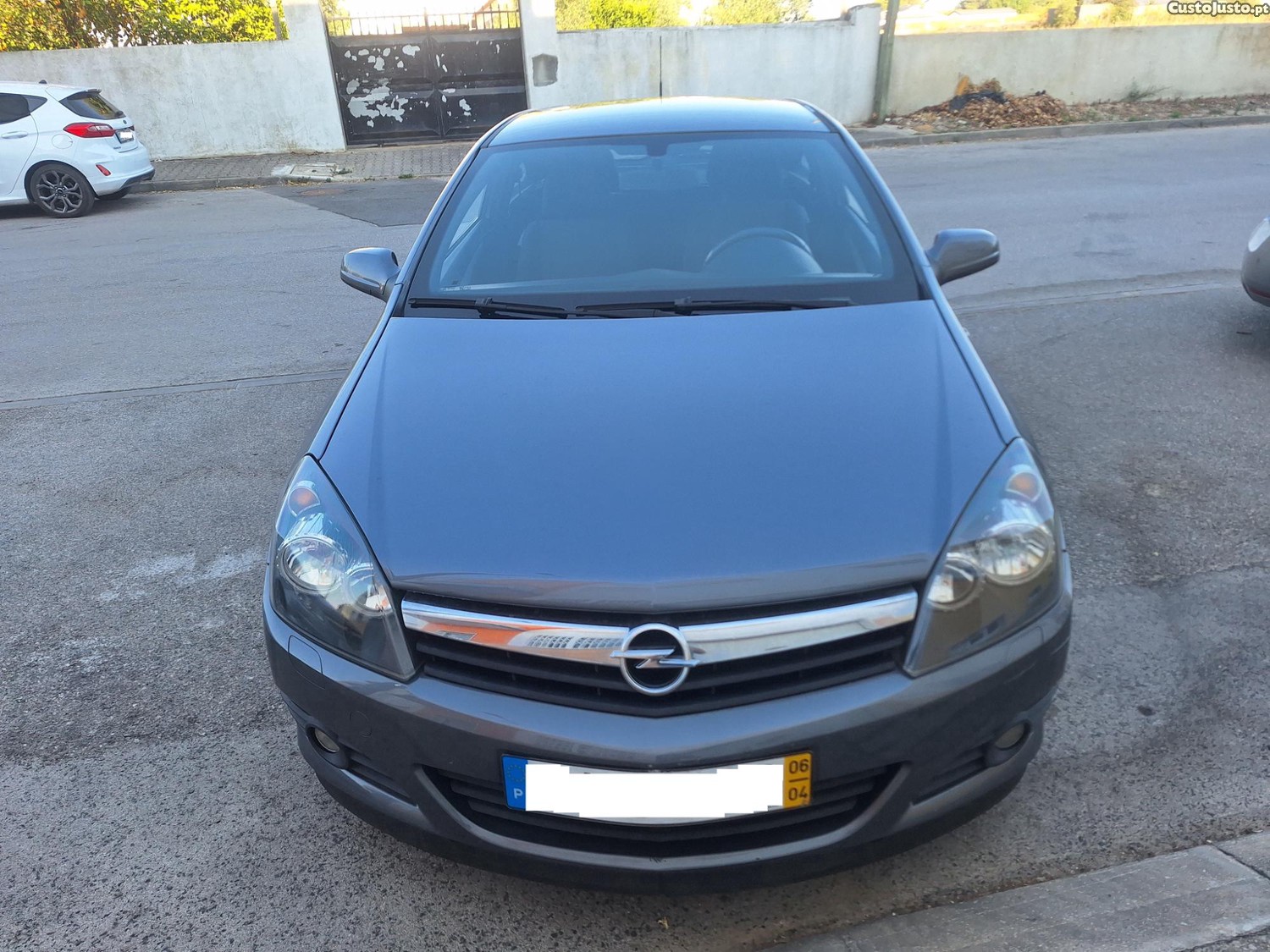 Opel Astra GTC 1.7 — fotografia 3