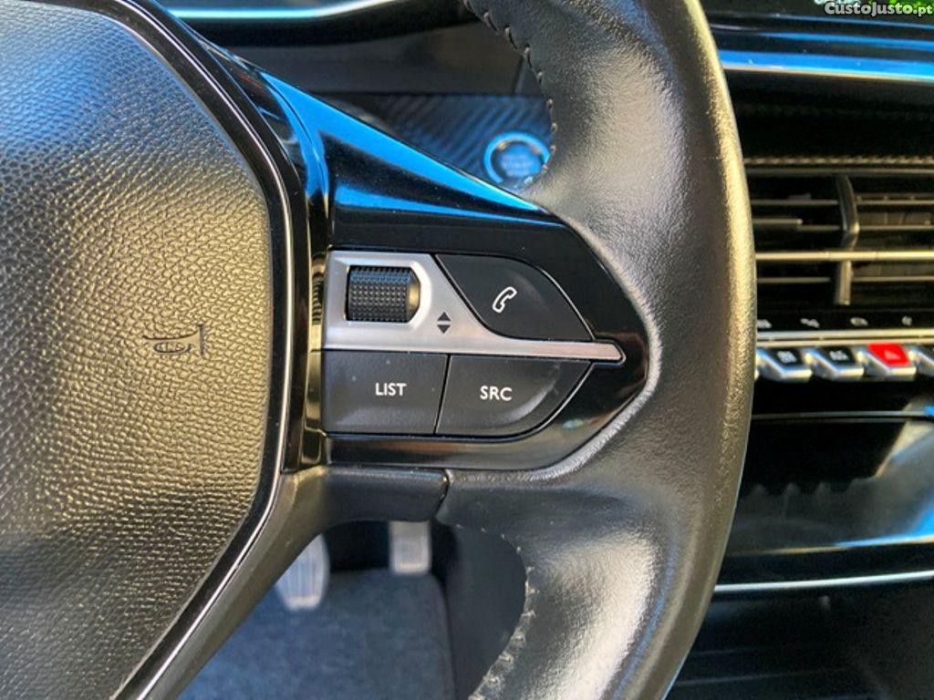 Peugeot 2008 1.2 PureTech Allure — fotografia 16