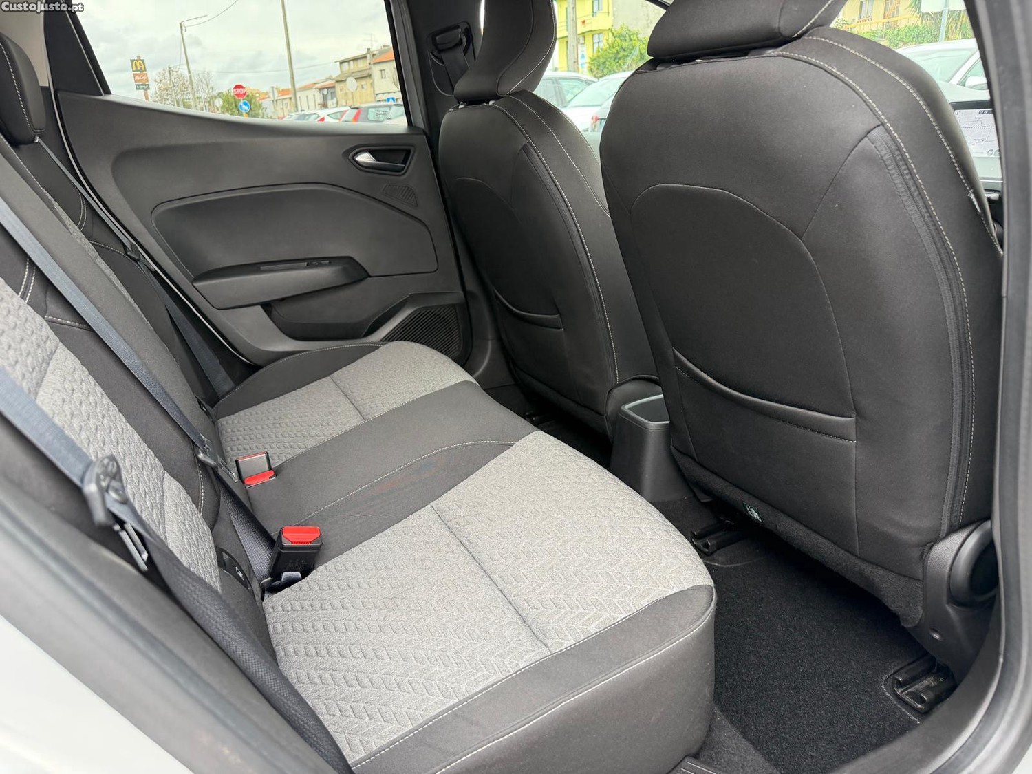 Renault Clio 1.0 TCe Evolution — fotografia 12