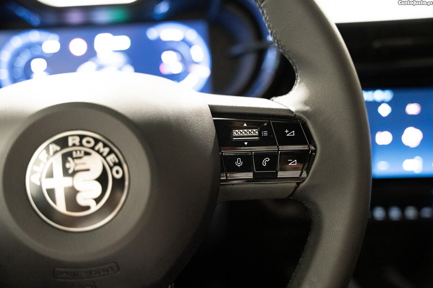 Alfa Romeo Junior 54 kWh Intensa — fotografia 14