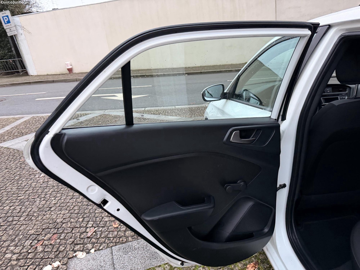Hyundai i20 1.1 CDRi LED — fotografia 12