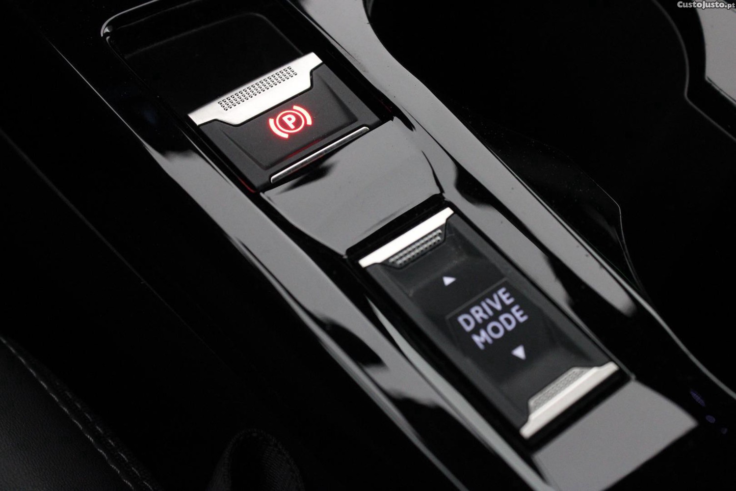 Peugeot e-2008 GT — fotografia 14