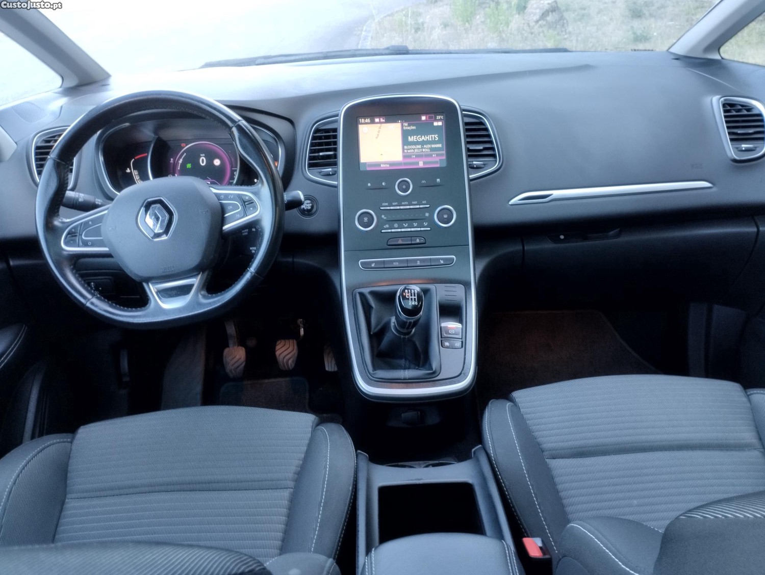 Renault Grand Scénic 1.6 DCI 130cv Intens - 7 lugares - Teto Panorâmico - C/ Garantia — fotografia 6
