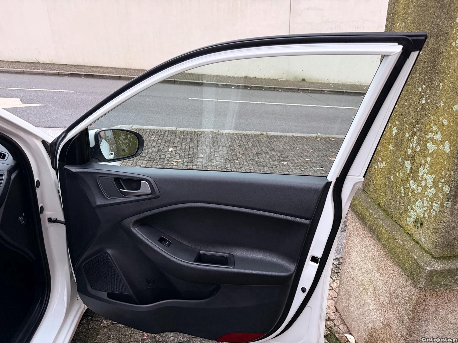 Hyundai i20 1.1 CDRi LED — fotografia 8