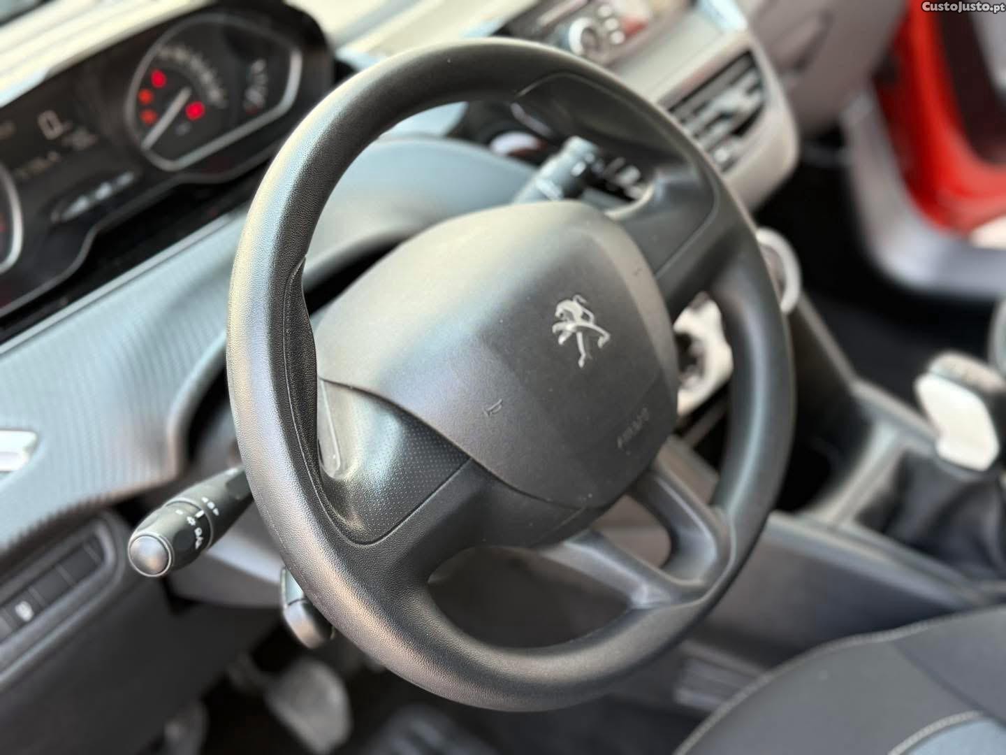 Peugeot 208 1.2 PureTech Like — fotografia 11