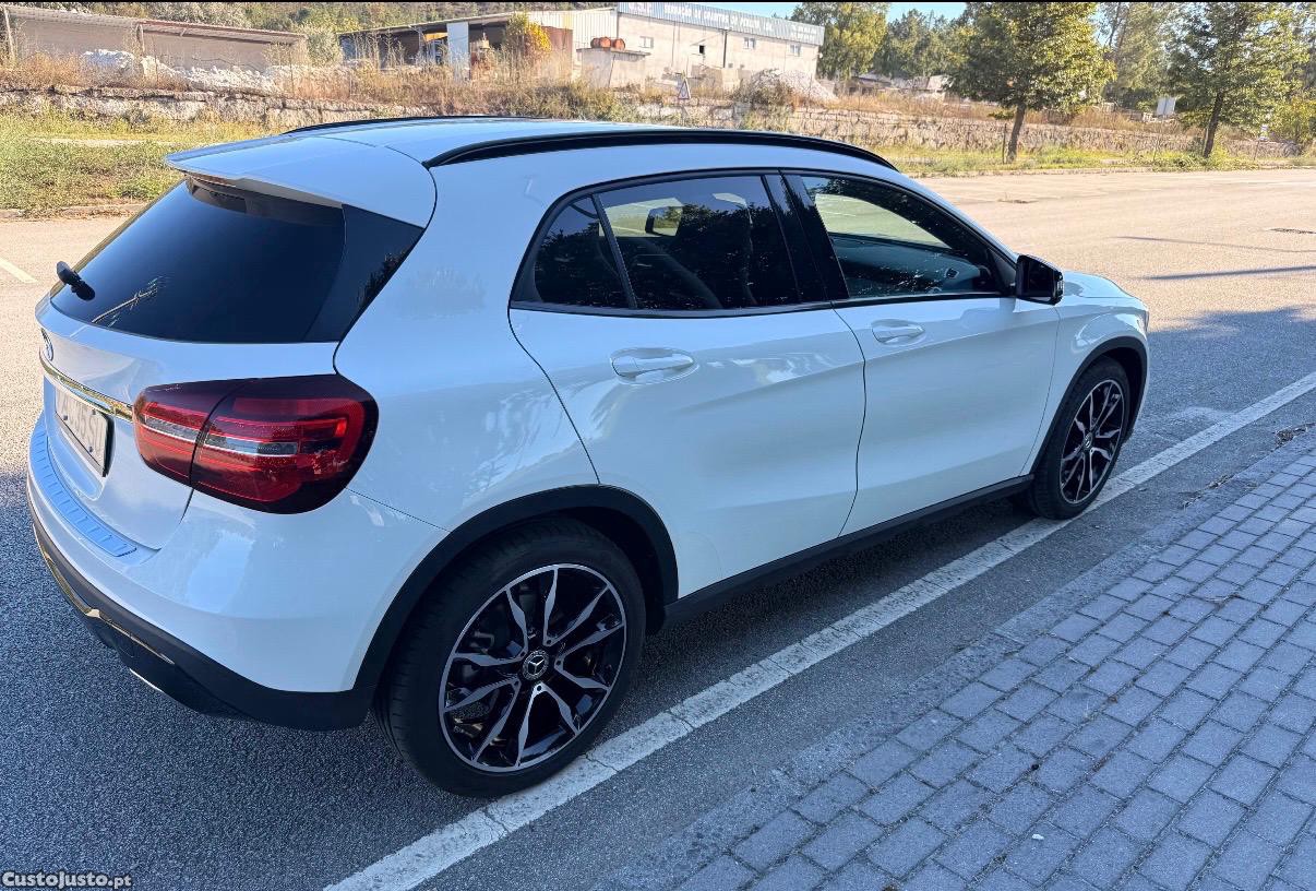 Mercedes-Benz GLA 200 SUV - 19 foto 4
