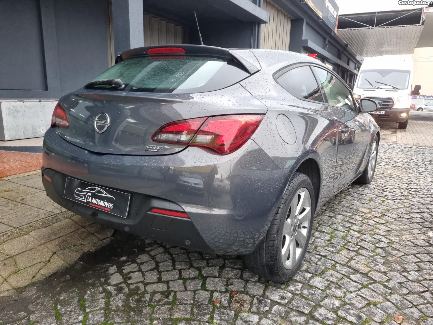 Opel Astra J 1.7 cdti 130CV GTC — fotografia 9