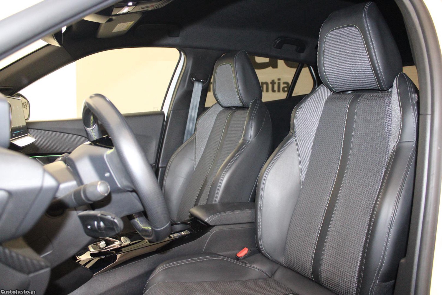 Peugeot e-2008 GT — fotografia 10