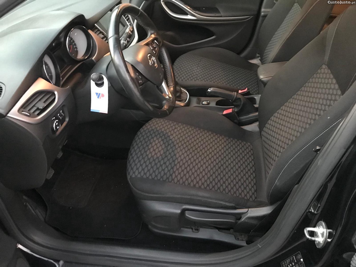 Opel Astra Sports tourer — fotografia 7