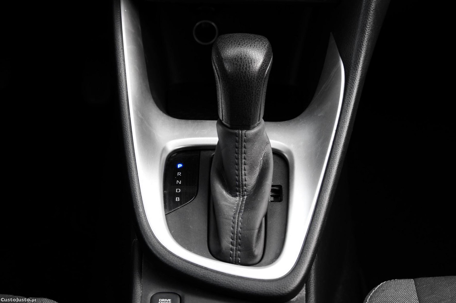 Toyota Yaris 1.5 HDF Comfort — fotografia 9