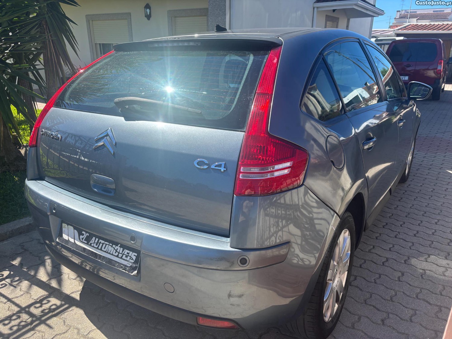 Citroën C4 1.6 HDI 110cv  Executive - 09 — photo 5