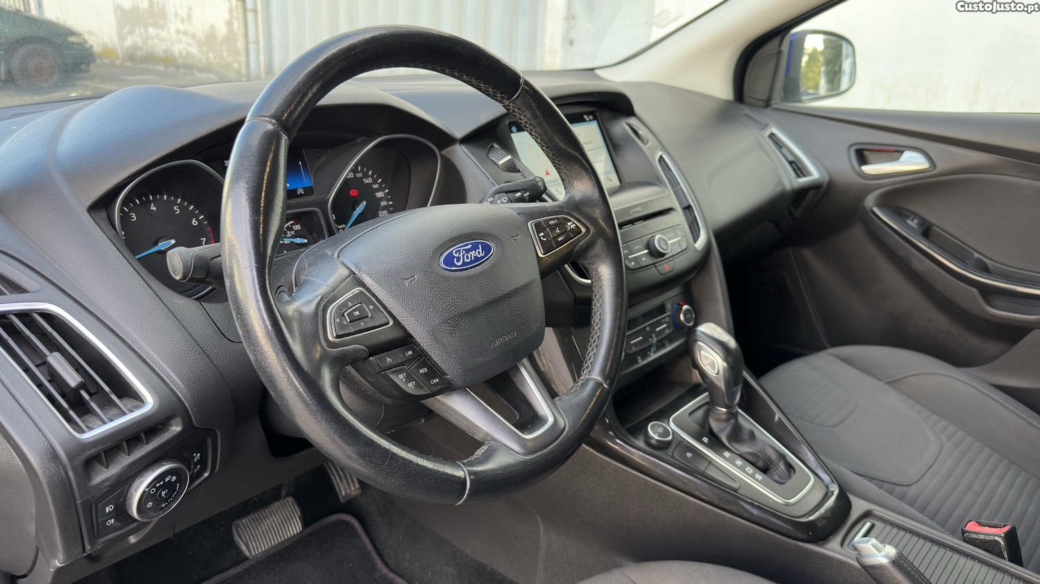Ford Focus 1.0EcoboostS&S 125cvCaixa automática de 2016 — fotografia 5