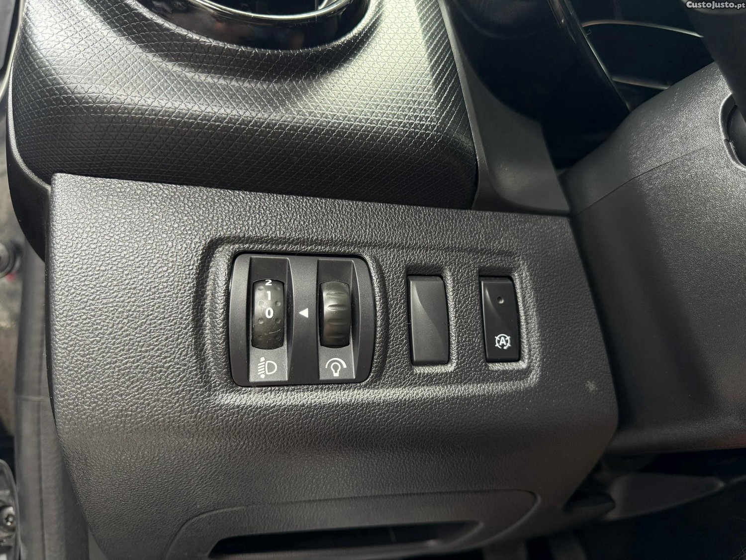 Renault Clio 0.9 TCe Limited — fotografia 13