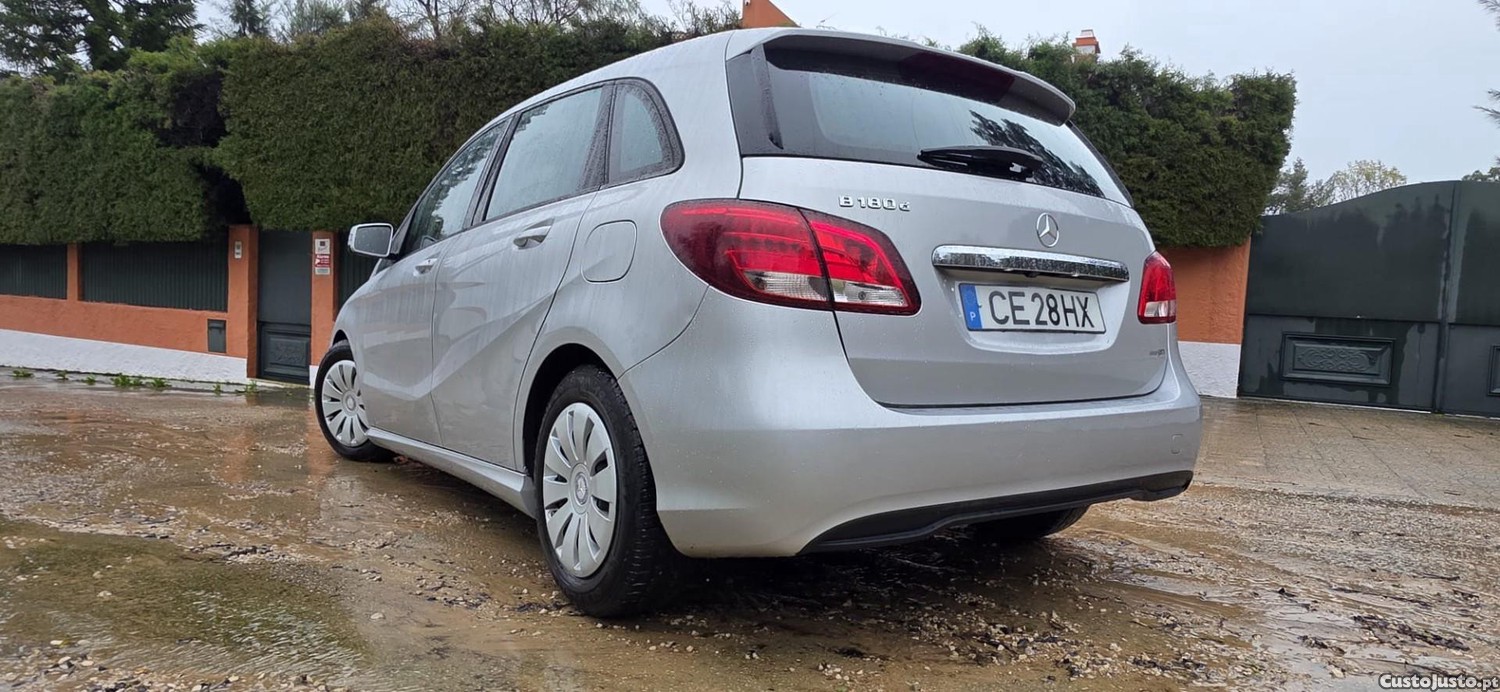 Mercedes-Benz B 180 CDI BlueEFFICIENCY Edition Style — fotografia 9