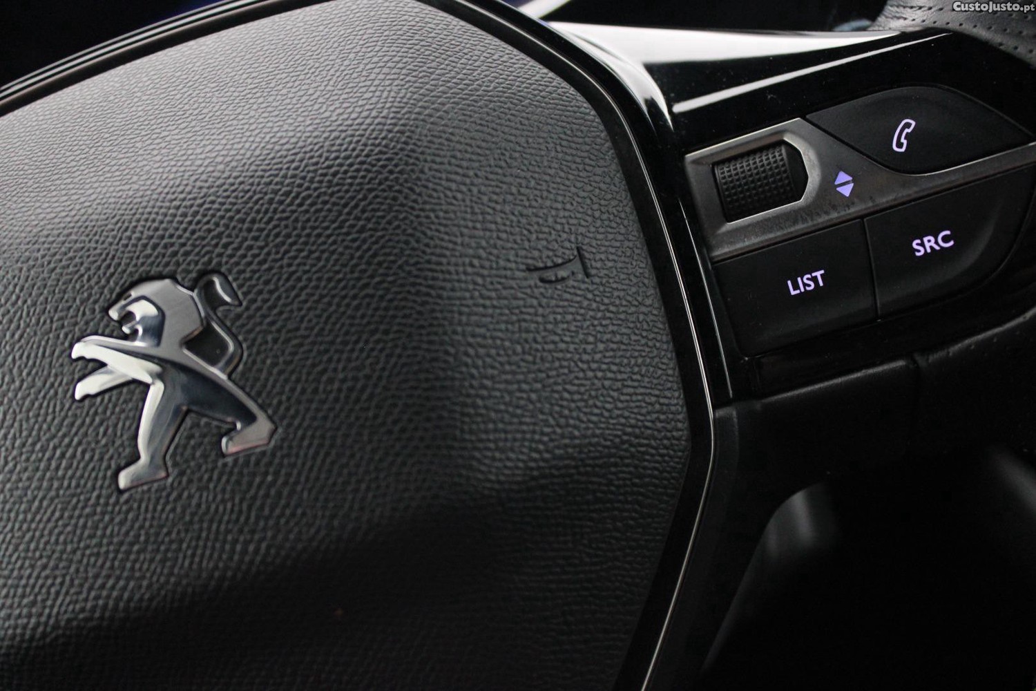 Peugeot e-2008 GT — fotografia 29