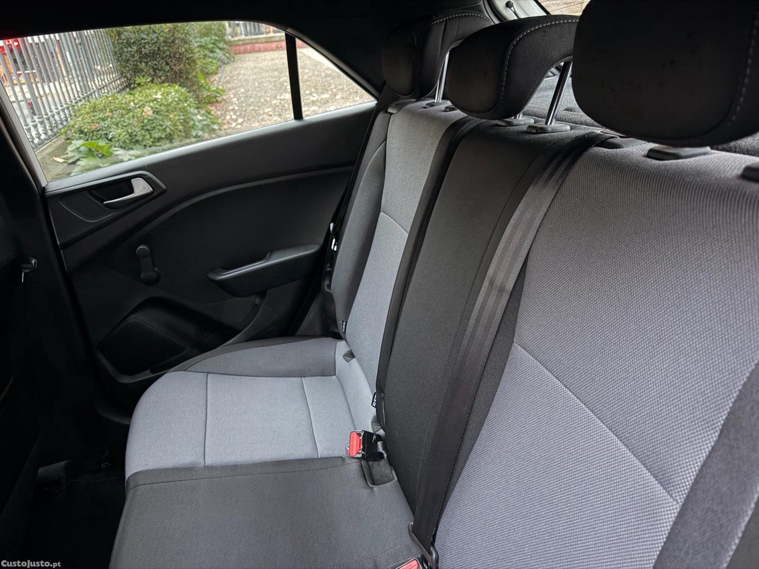 Hyundai i20 1.1 CDRi LED — fotografia 9