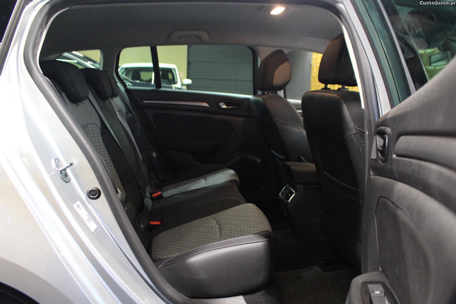 Renault Mégane Sport Tourer 1.5 Blue dCi Limited — fotografia 6