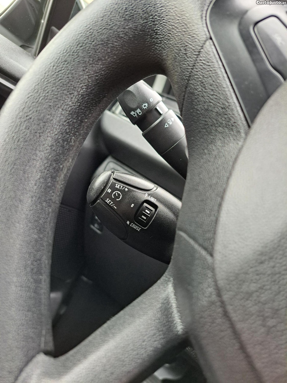 Peugeot 208 1.5 BlueHDi Active — fotografia 14