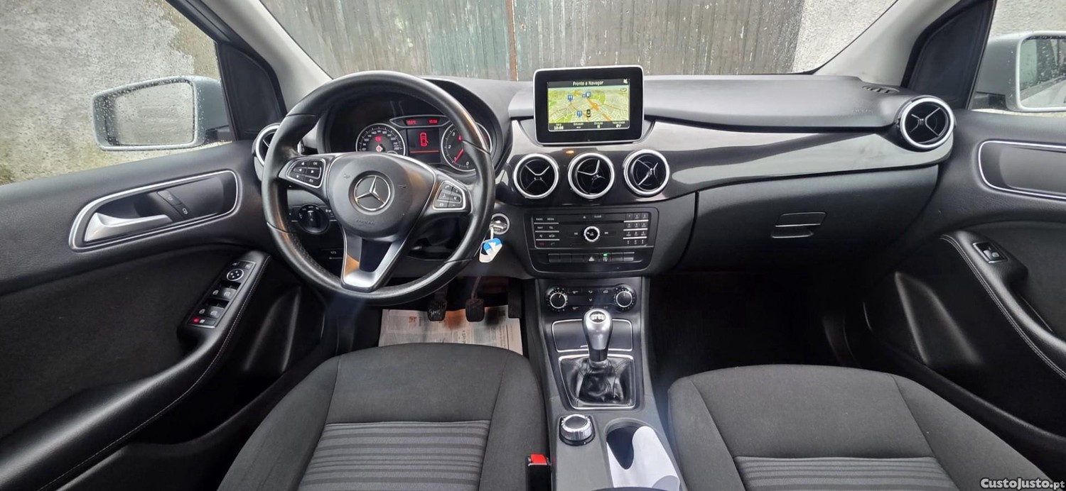 Mercedes-Benz B 180 CDI BlueEFFICIENCY Edition Style — fotografia 5
