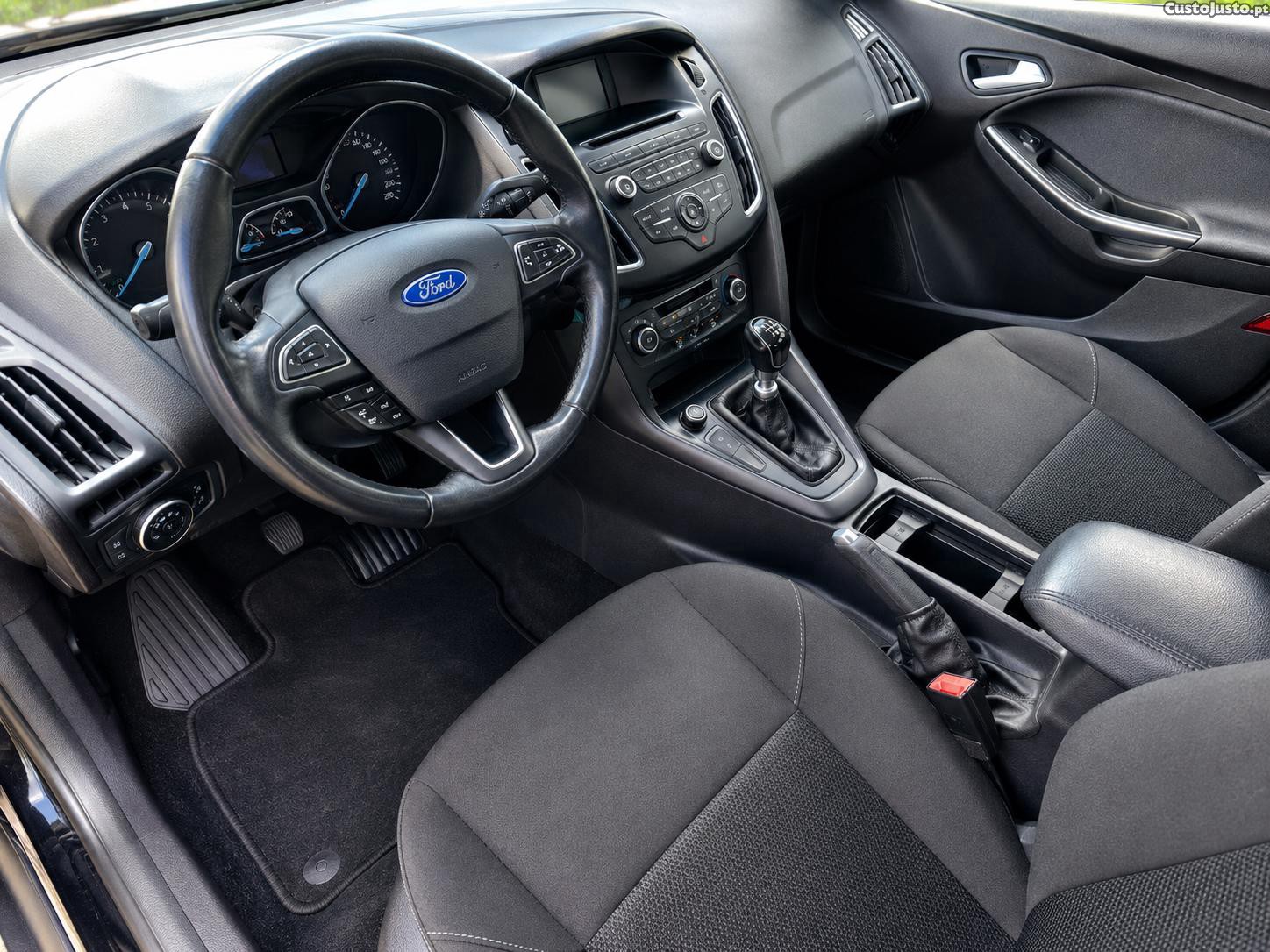 Ford Focus SW 1.0 EcoBoost — fotografia 3