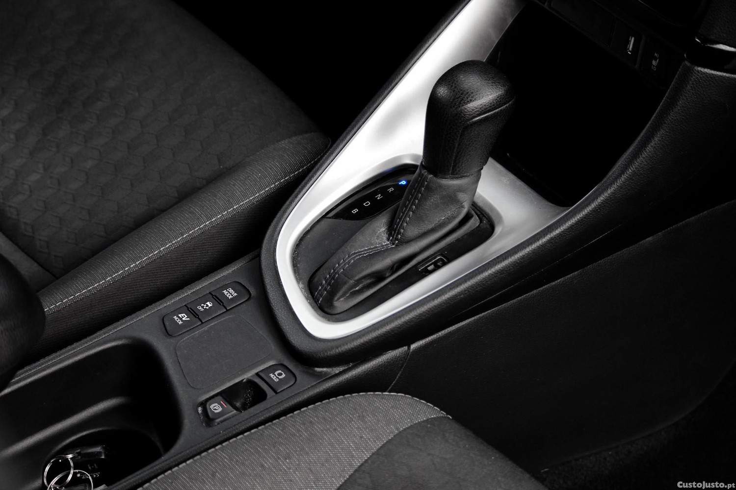 Toyota Yaris 1.5 HDF Comfort — fotografia 18