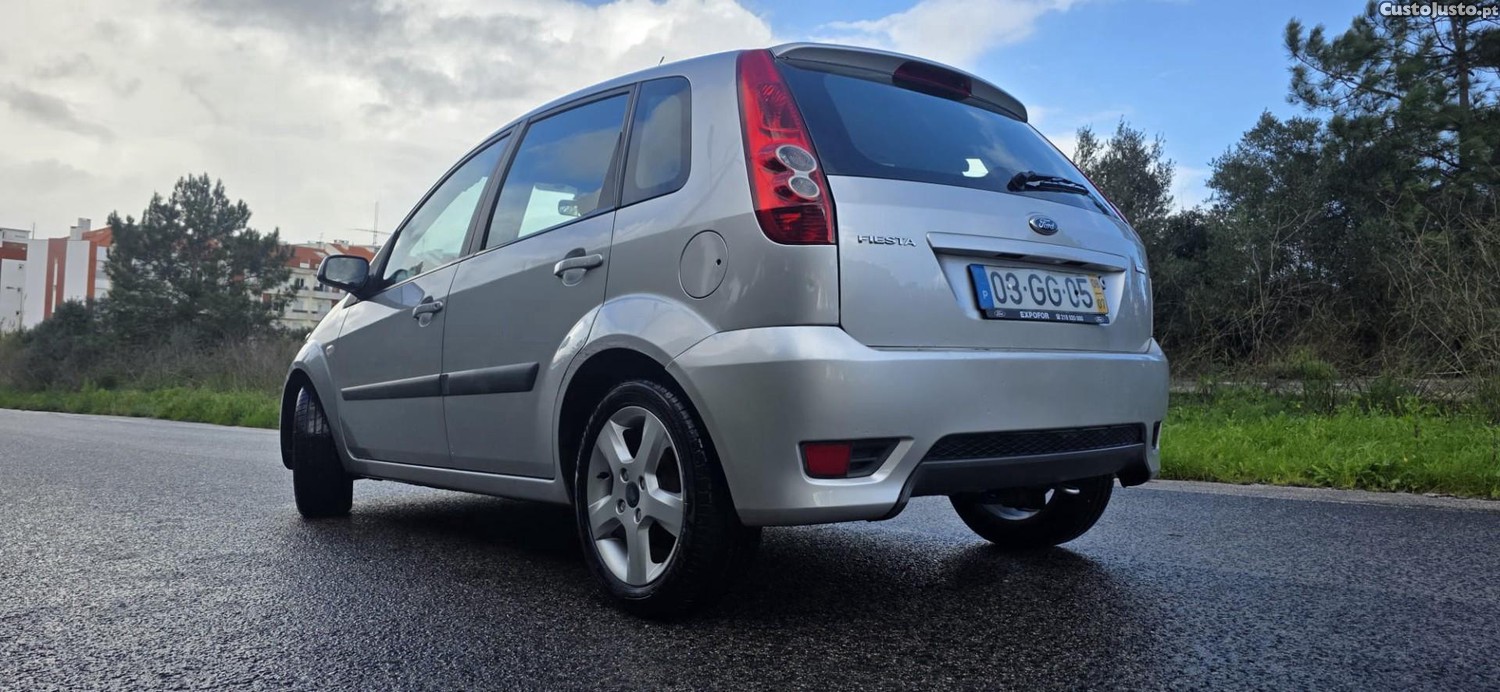 Ford Fiesta 1.4 TDCi Trend — fotografia 4