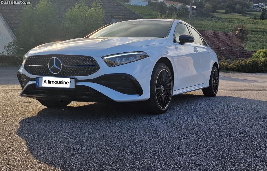 Mercedes-Benz A 250 e Limousine 2023 Pack Night AMG — fotografia 7