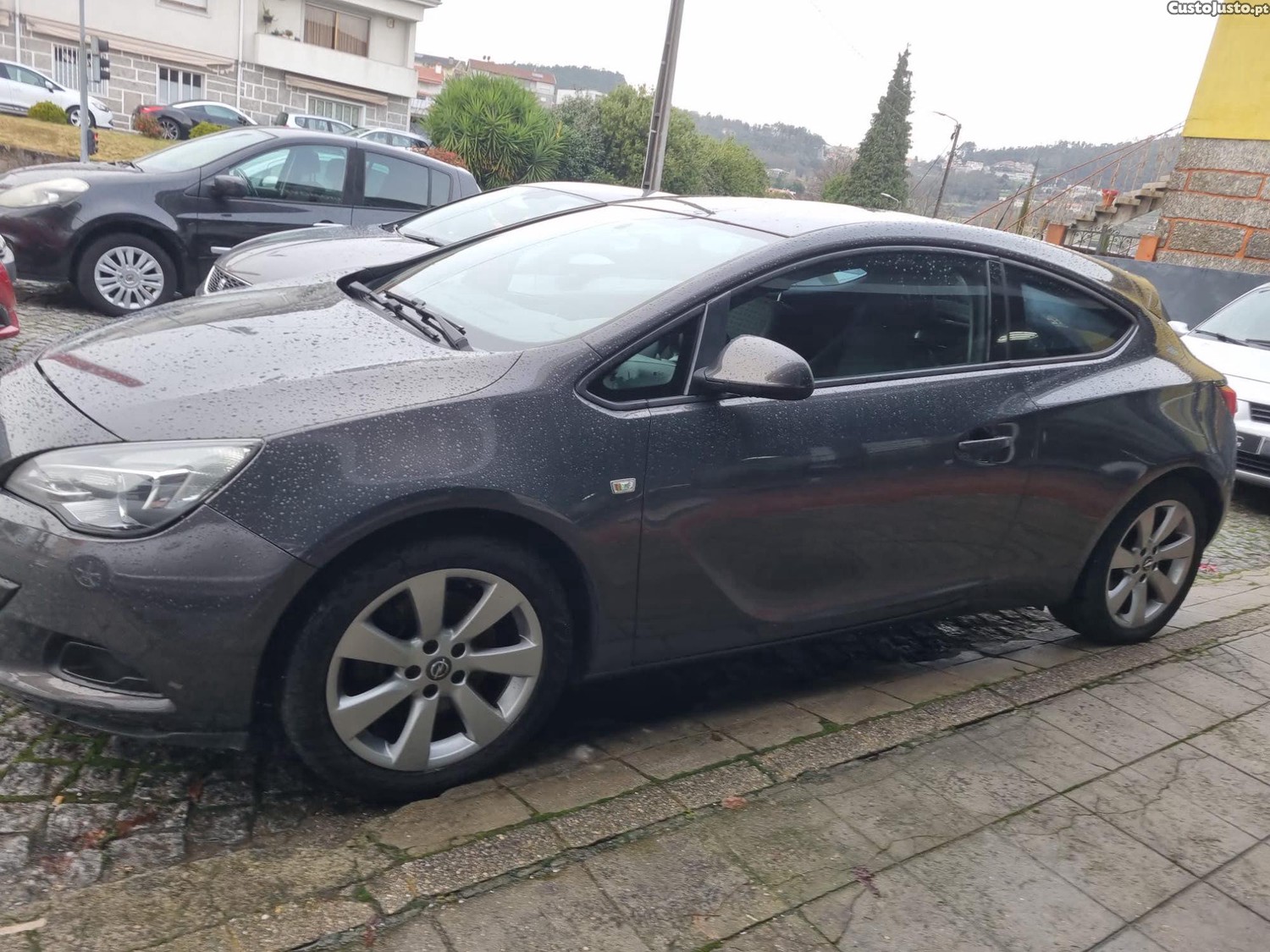 Opel Astra J 1.7 cdti 130CV GTC — fotografia 7