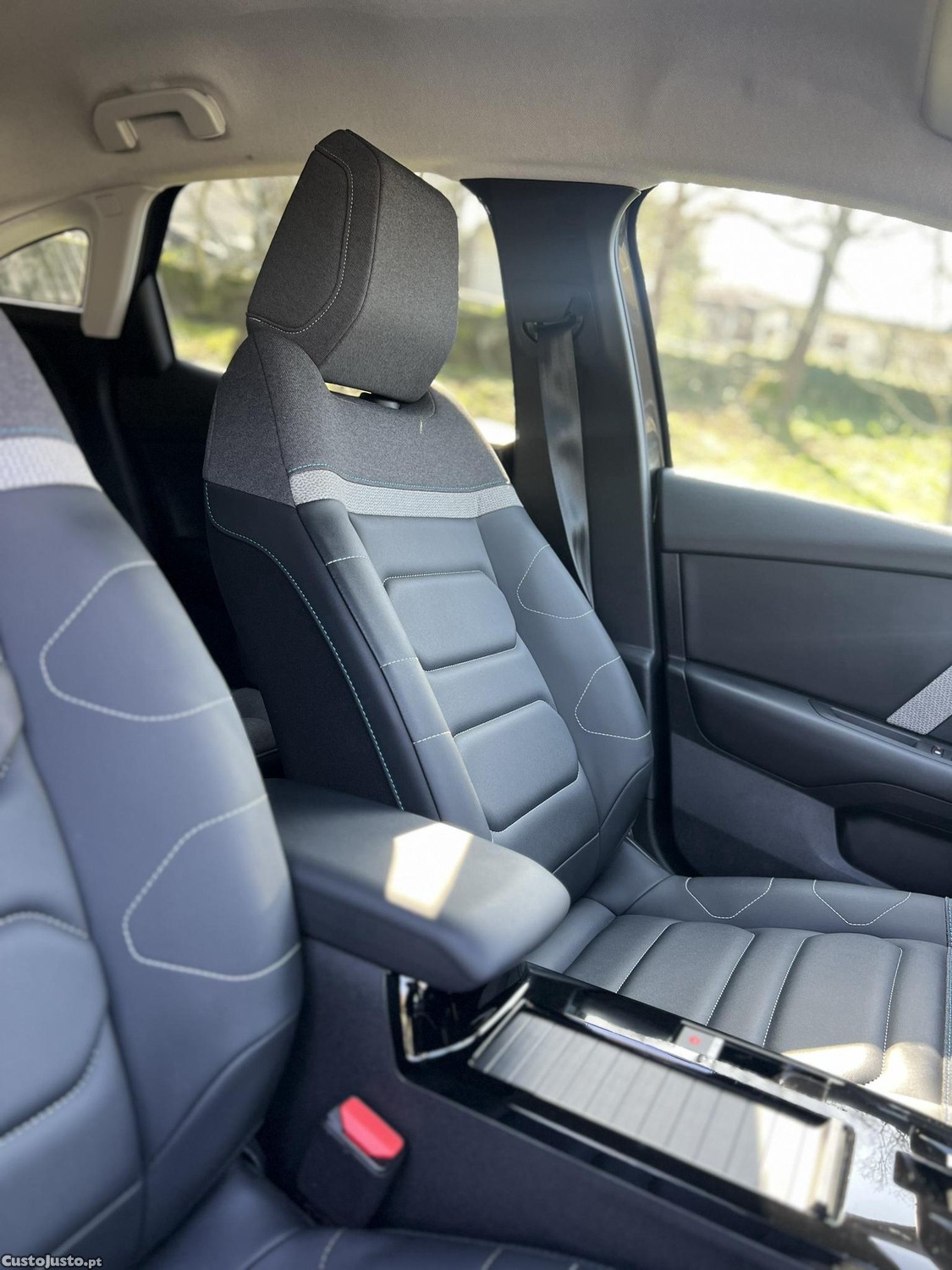 Citroën e-C4 Shine — fotografia 2