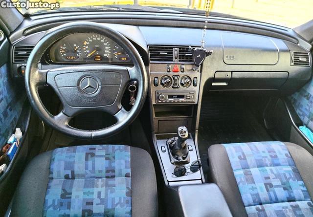 Mercedes-Benz C 250 Turbo — fotografia 2