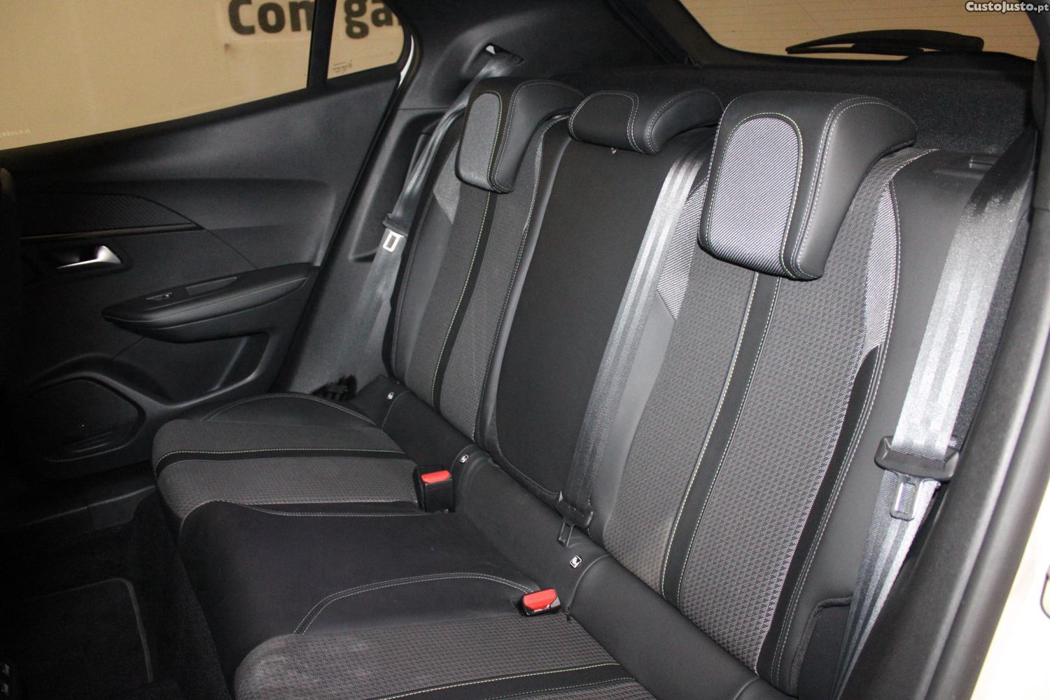 Peugeot e-2008 GT — fotografia 8