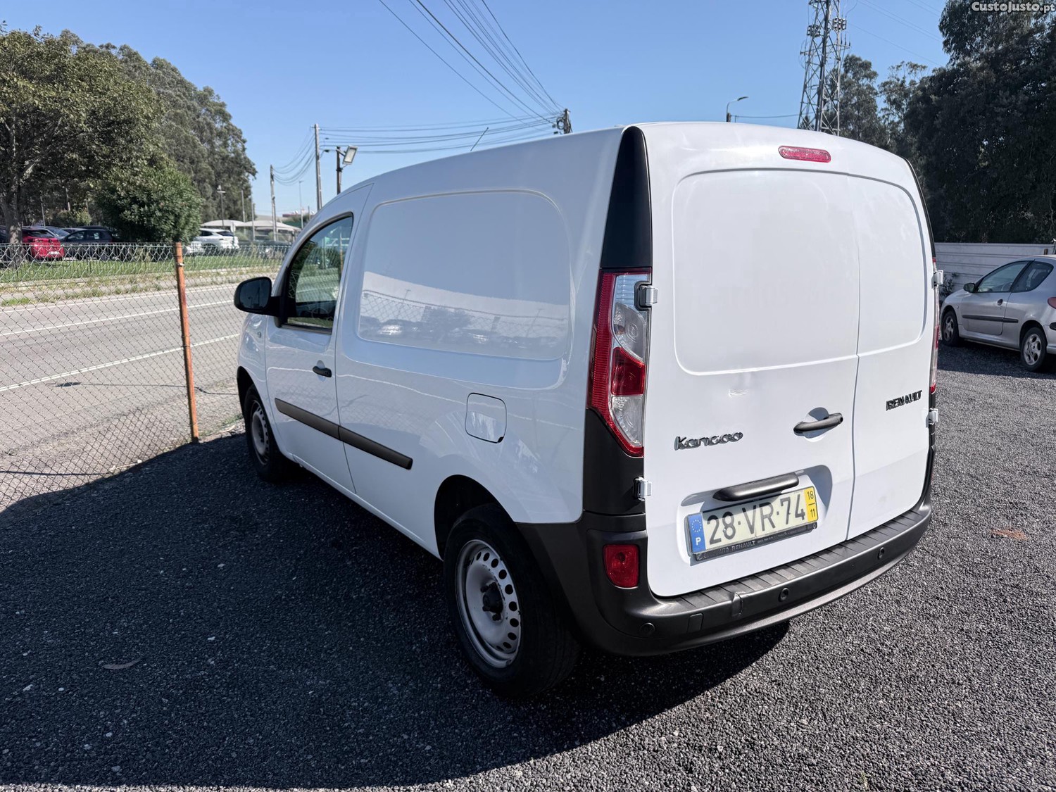 Renault Kangoo 1.5 DCI - IVA DEDUTIVEL - 18 foto 2