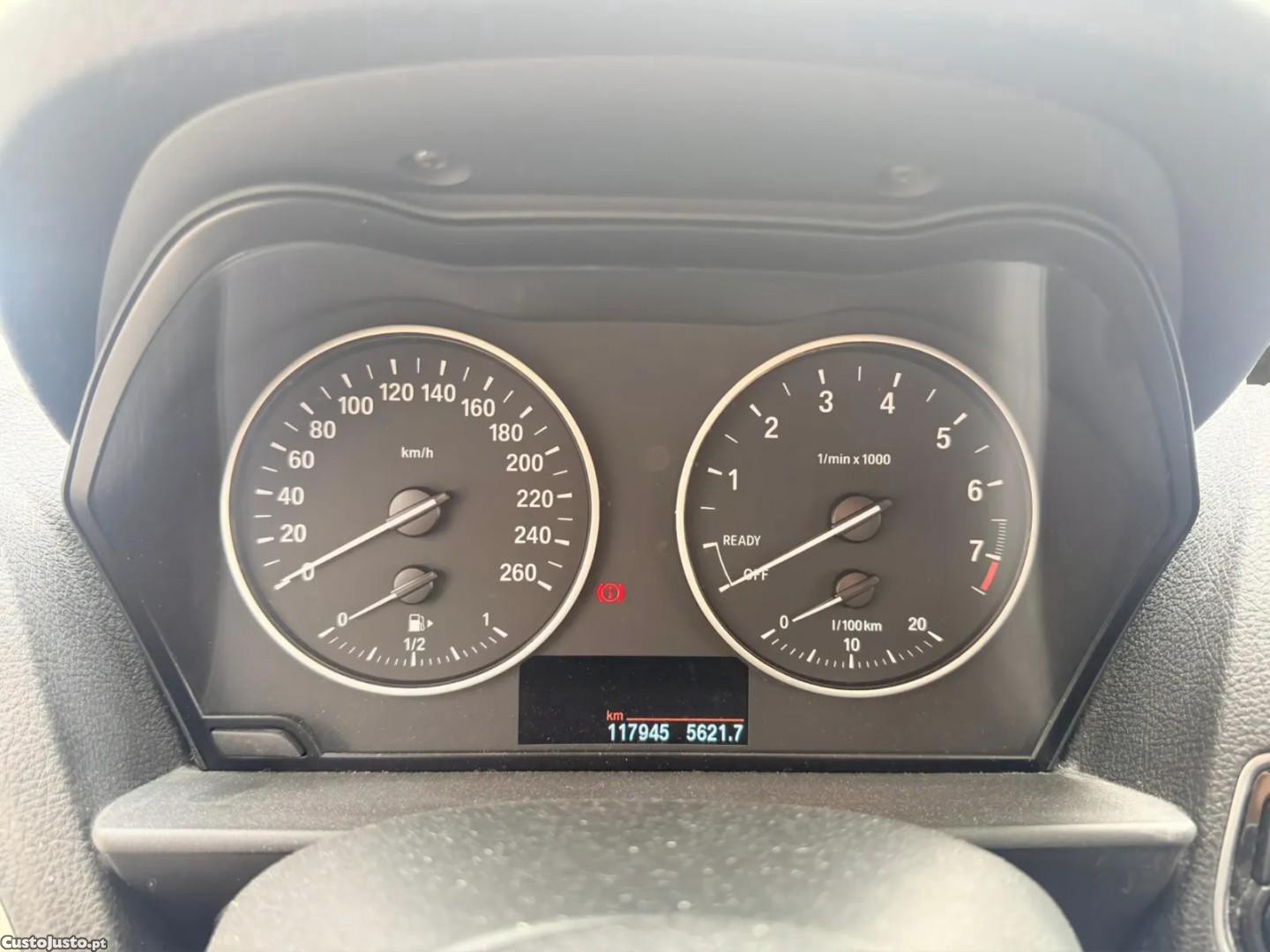 BMW 118 i Advantage — fotografia 5