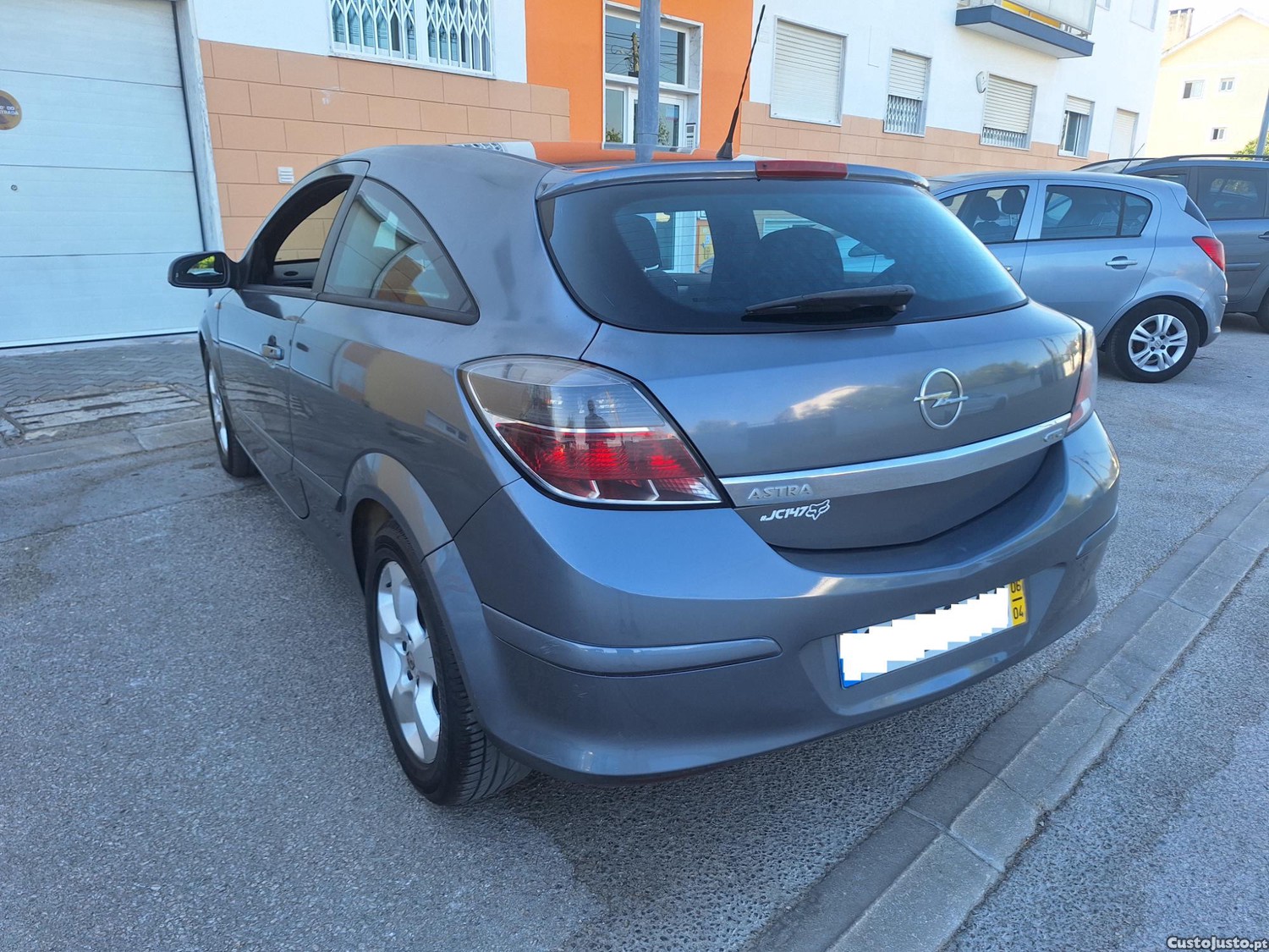 Opel Astra GTC 1.7 — fotografia 8