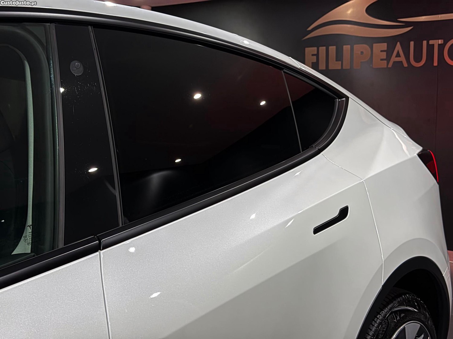 Tesla Model Y Long Range Dual Motor AWD — fotografia 15