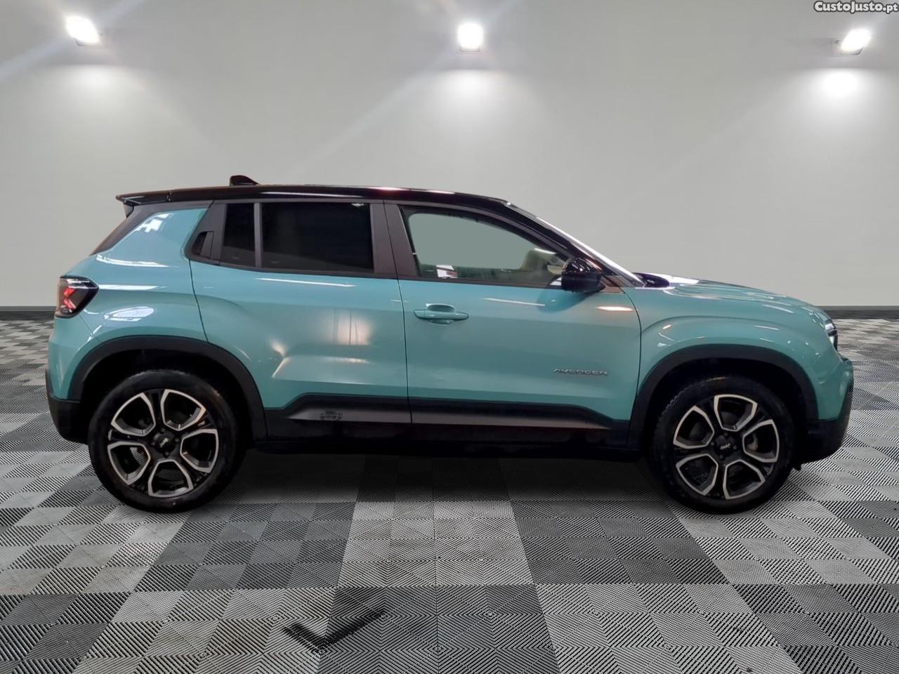 Jeep Avenger 156 CV elétrico 54 kWh - Summit — fotografia 6