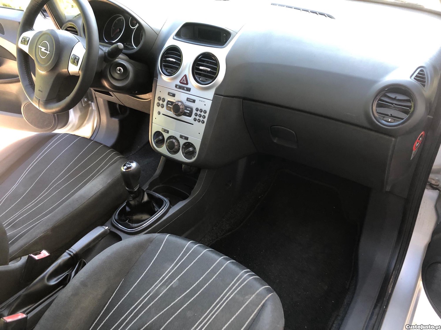 Opel Corsa 1.3 CDTi — fotografia 2