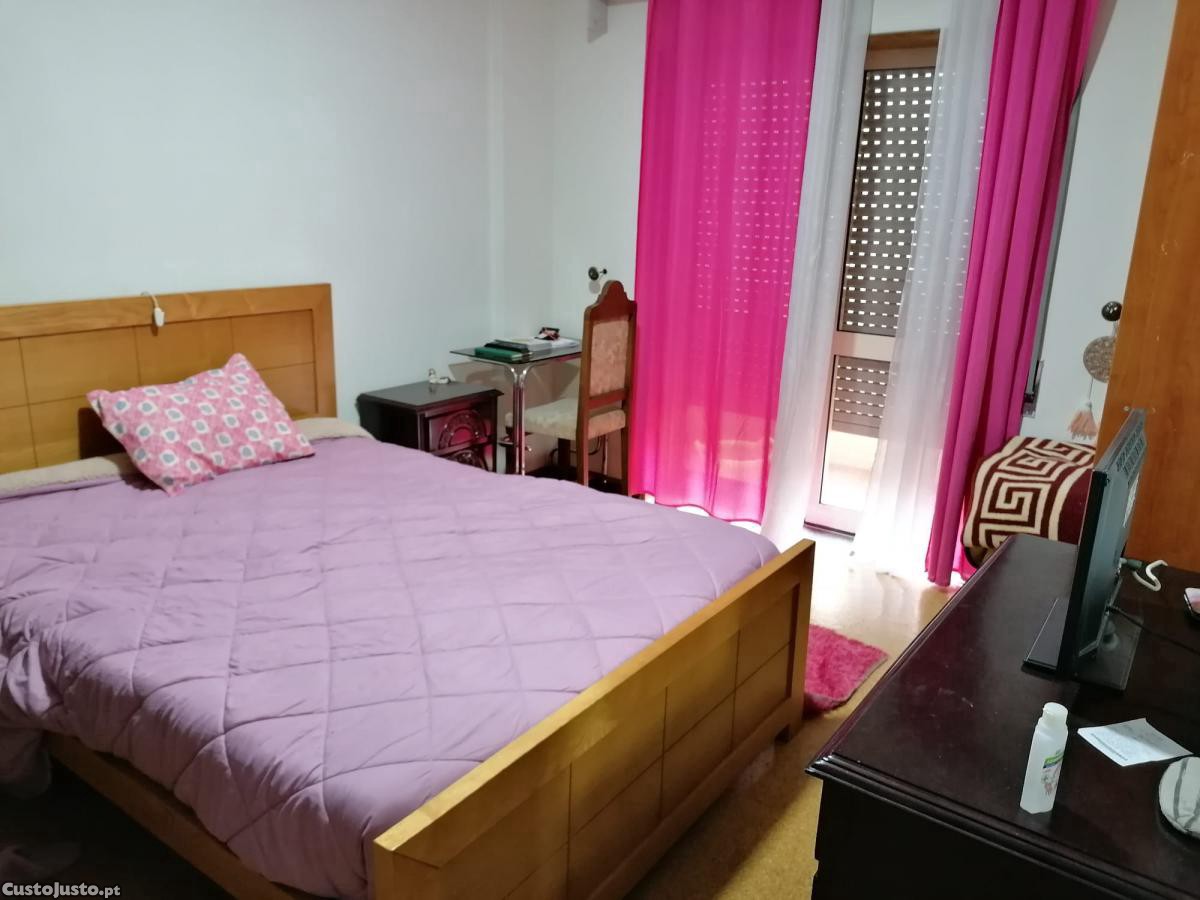 Quarto com em apartamento T3