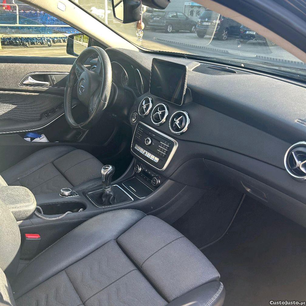 Mercedes-Benz GLA 180 d Style — fotografia 4