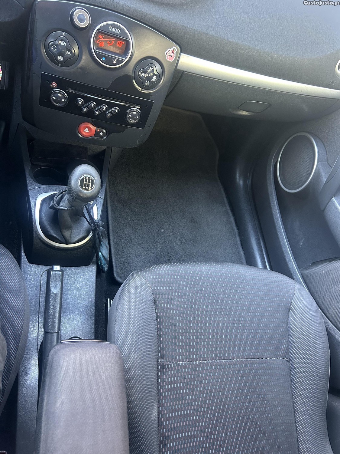 Renault Clio 1.5 Dci — fotografia 7